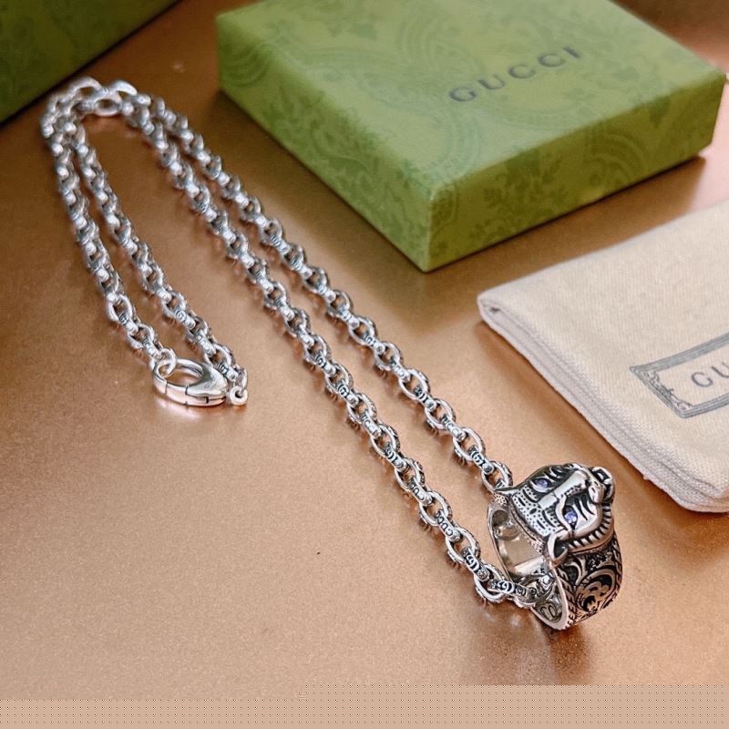G*u*i necklaces